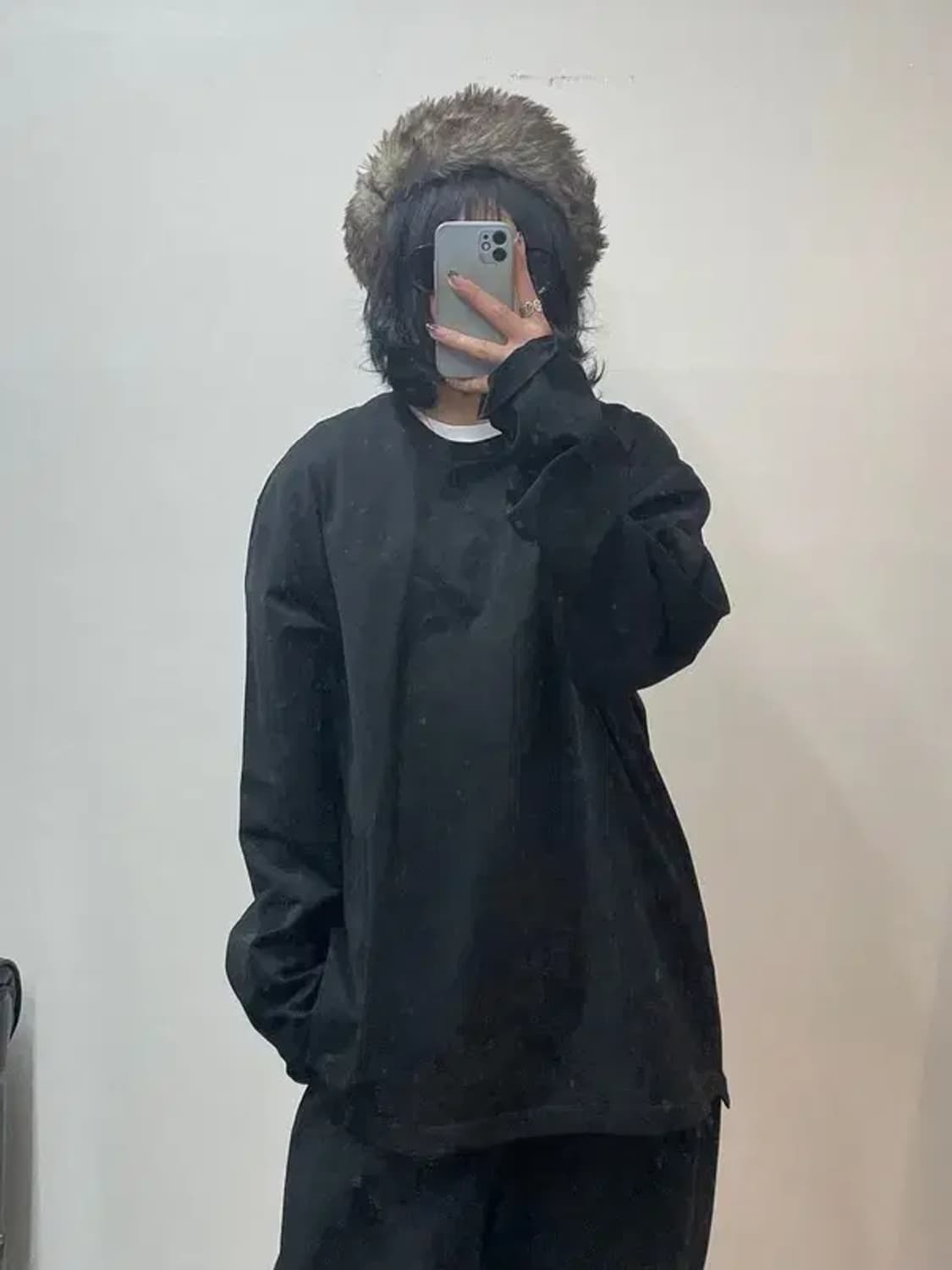 라지 솔리드옴므 라운드 오버핏 긴팔티셔츠 블랙 상품이미지1