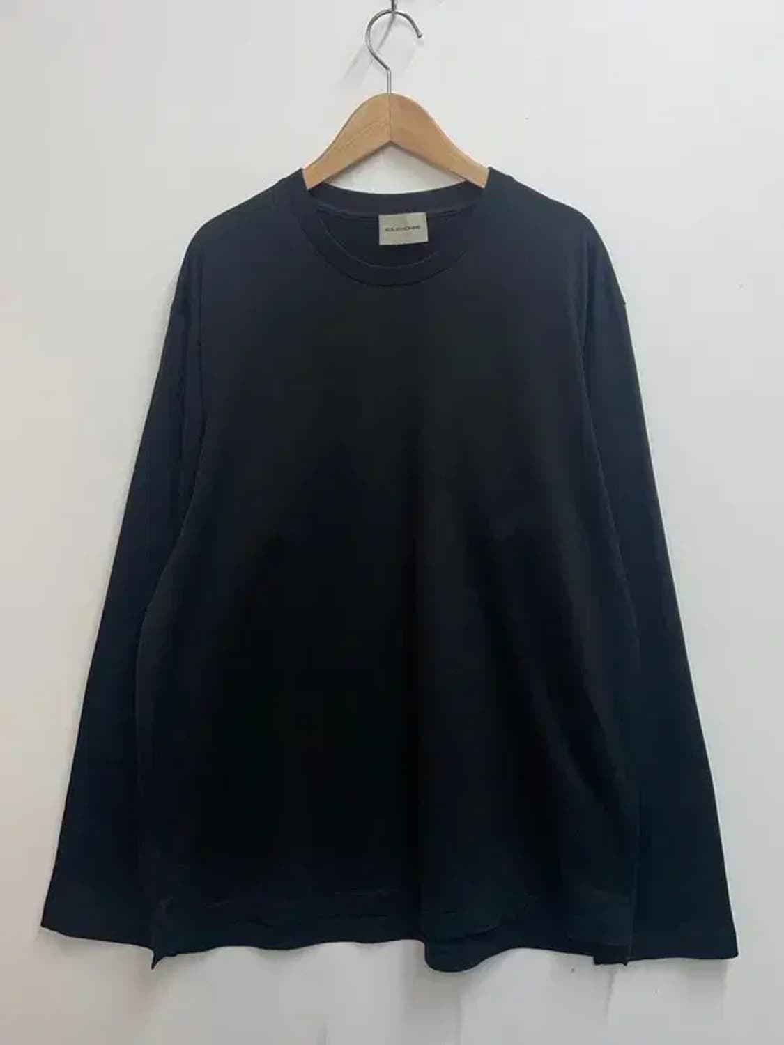 라지 솔리드옴므 라운드 오버핏 긴팔티셔츠 블랙 상품이미지2