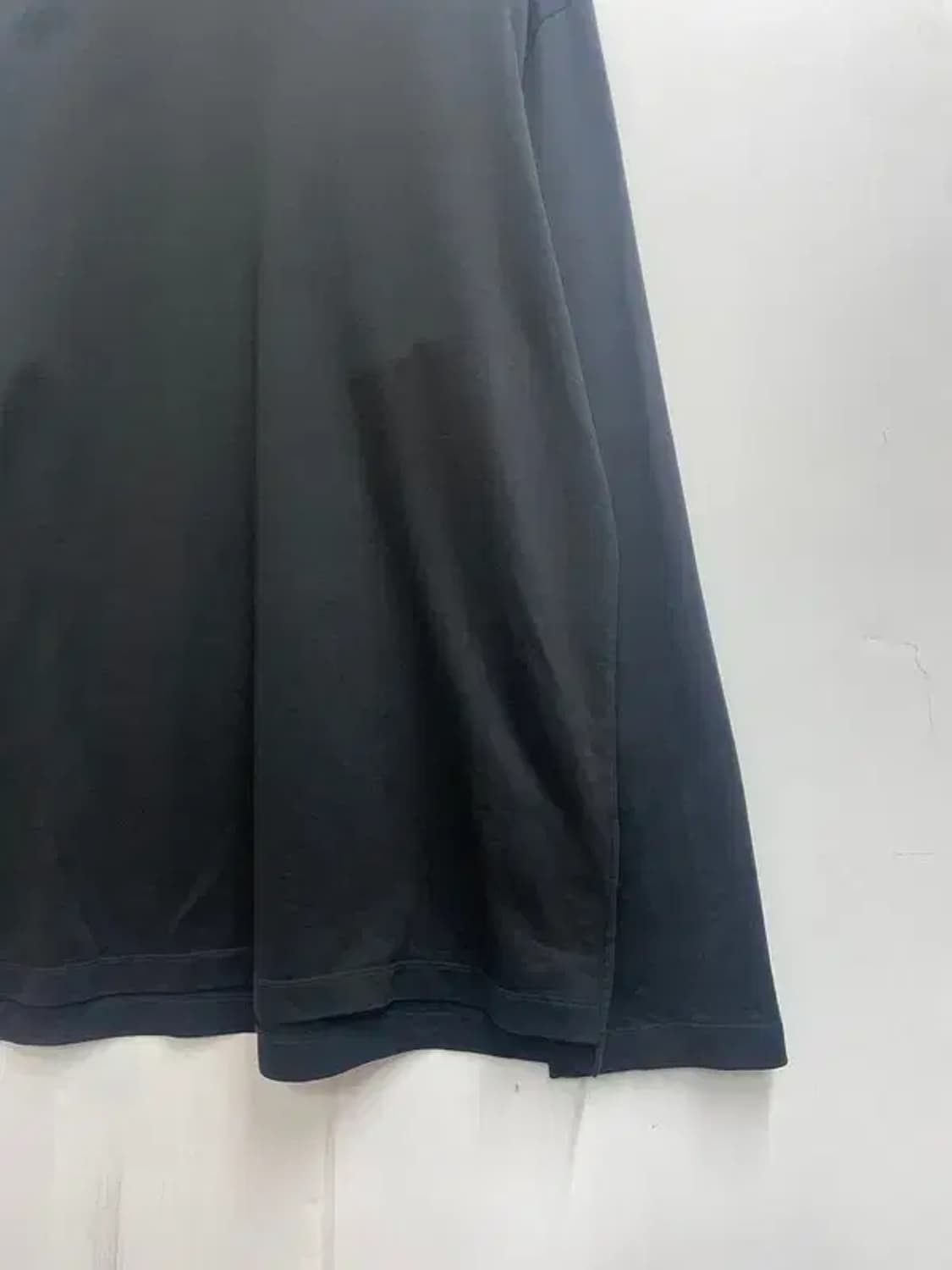 라지 솔리드옴므 라운드 오버핏 긴팔티셔츠 블랙 상품이미지5