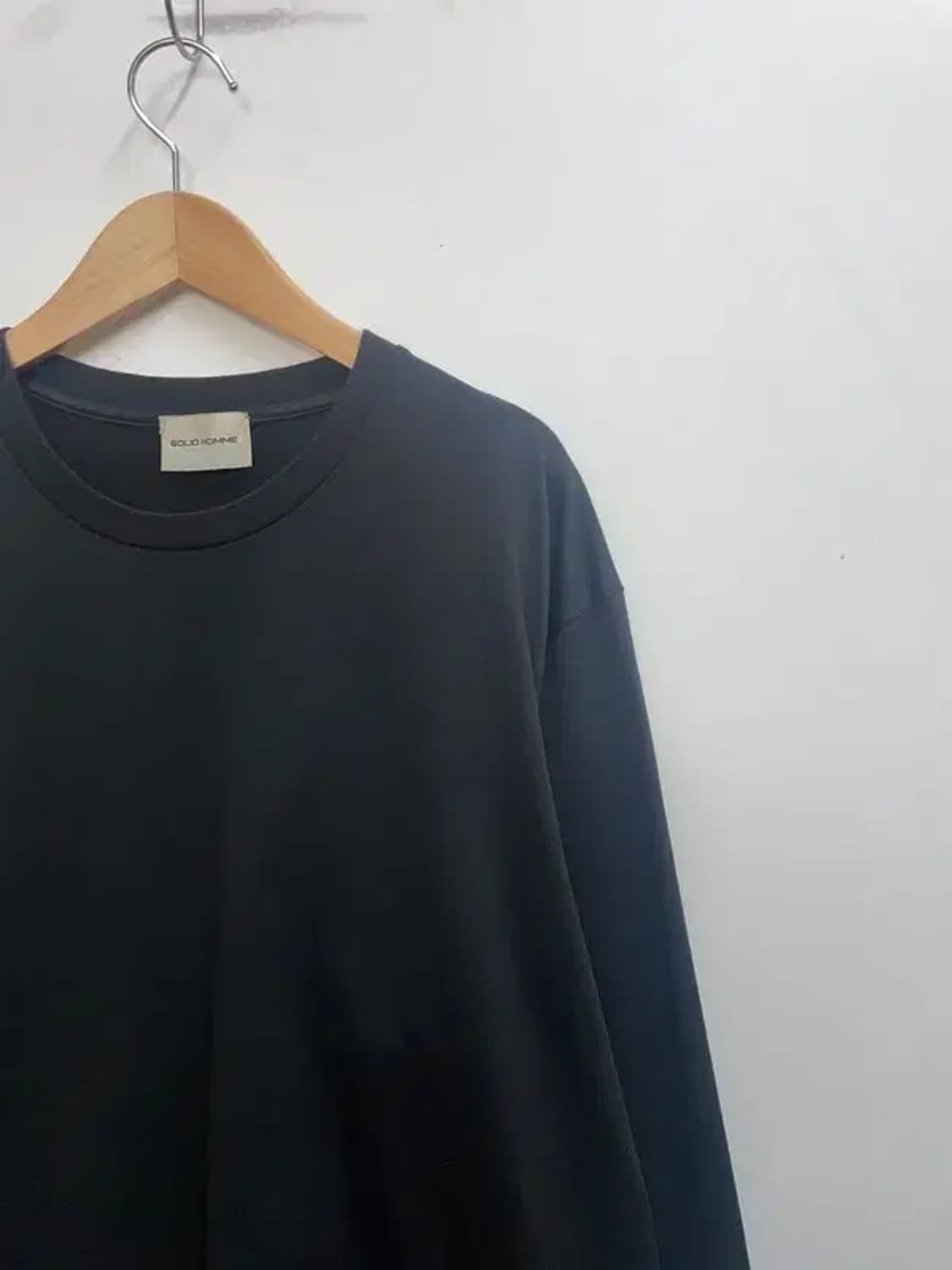 라지 솔리드옴므 라운드 오버핏 긴팔티셔츠 블랙 상품이미지6