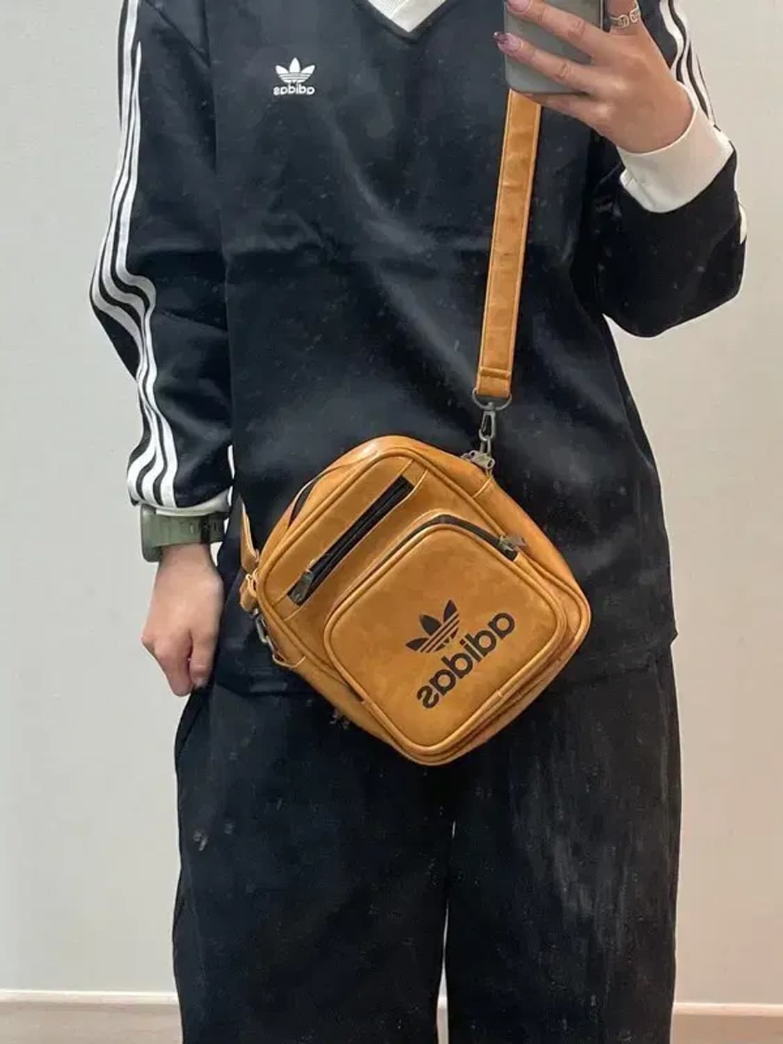 os 90s 아디다스 오리지널스 카멜브라운 트레포일 미니크로스백 상품이미지1