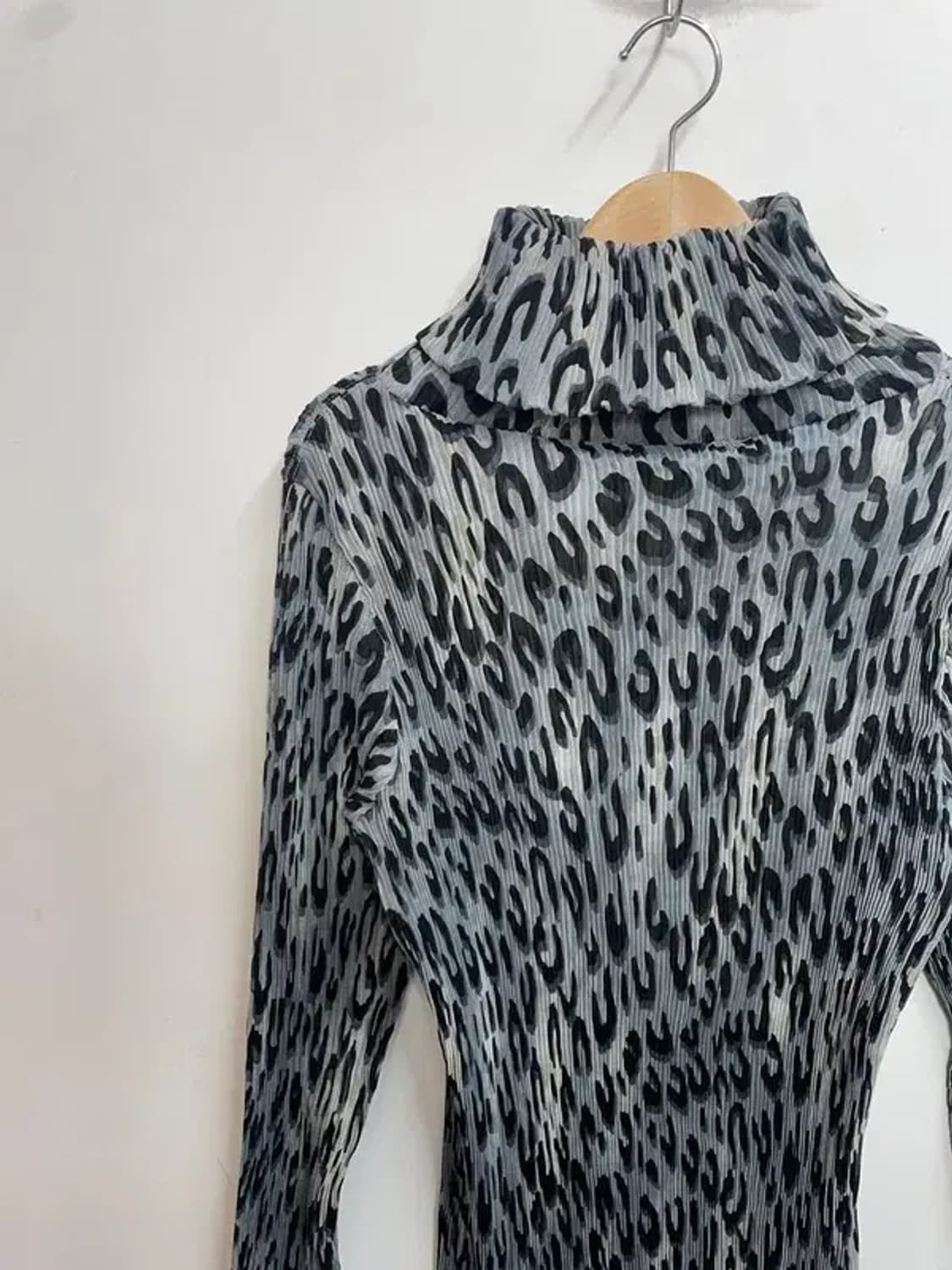 프리 JPN 레오파드 컬러바디 하프넥 플리츠 탑 상품이미지4