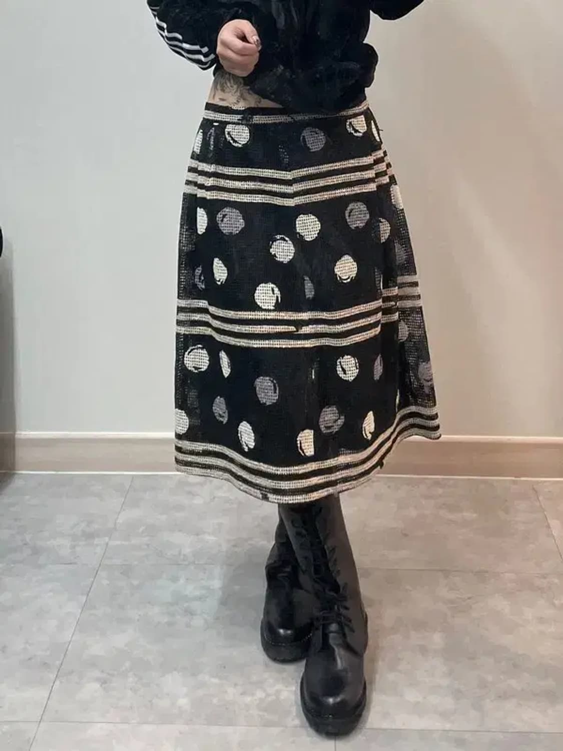 미디움 JPN 빈티지 도트 패턴 미디 에이라인 스커트 블랙 상품이미지1