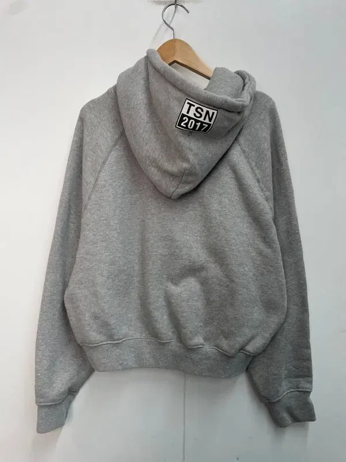 미디움 디스이즈 네버댓 크롭 그레이 후드 티셔츠 상품이미지7