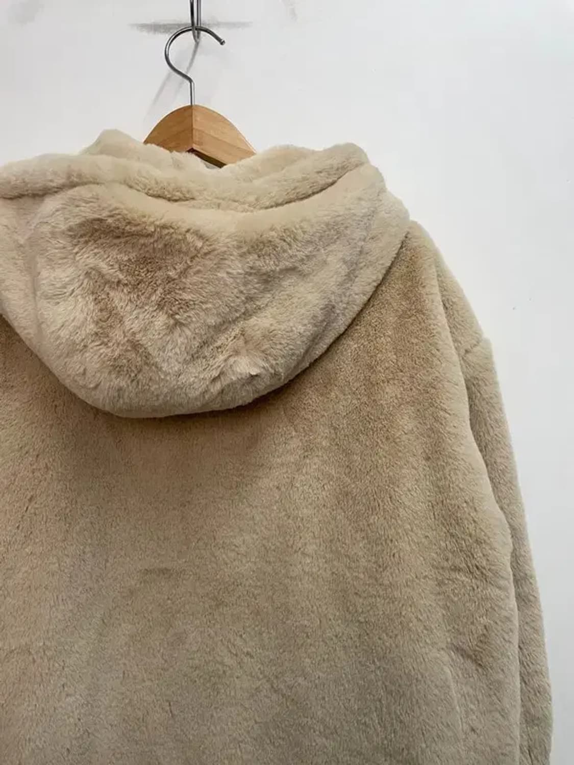 스몰 자라 크롭 베이지색 퍼 후드 집업 재킷 상품이미지10