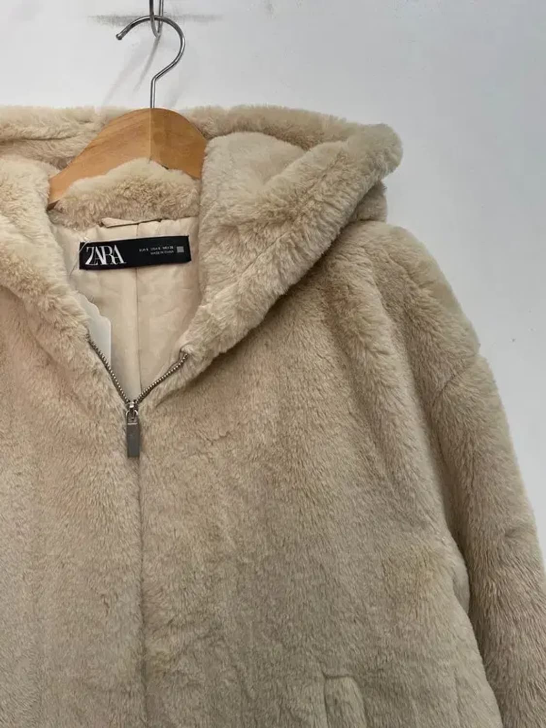 스몰 자라 크롭 베이지색 퍼 후드 집업 재킷 상품이미지4