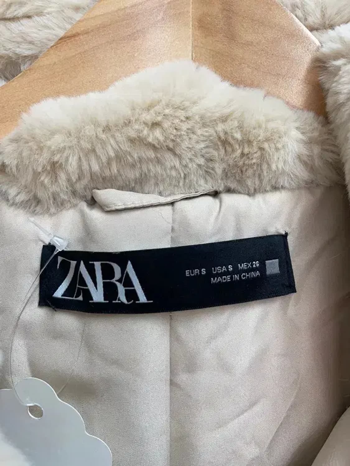 스몰 자라 크롭 베이지색 퍼 후드 집업 재킷 상품이미지5