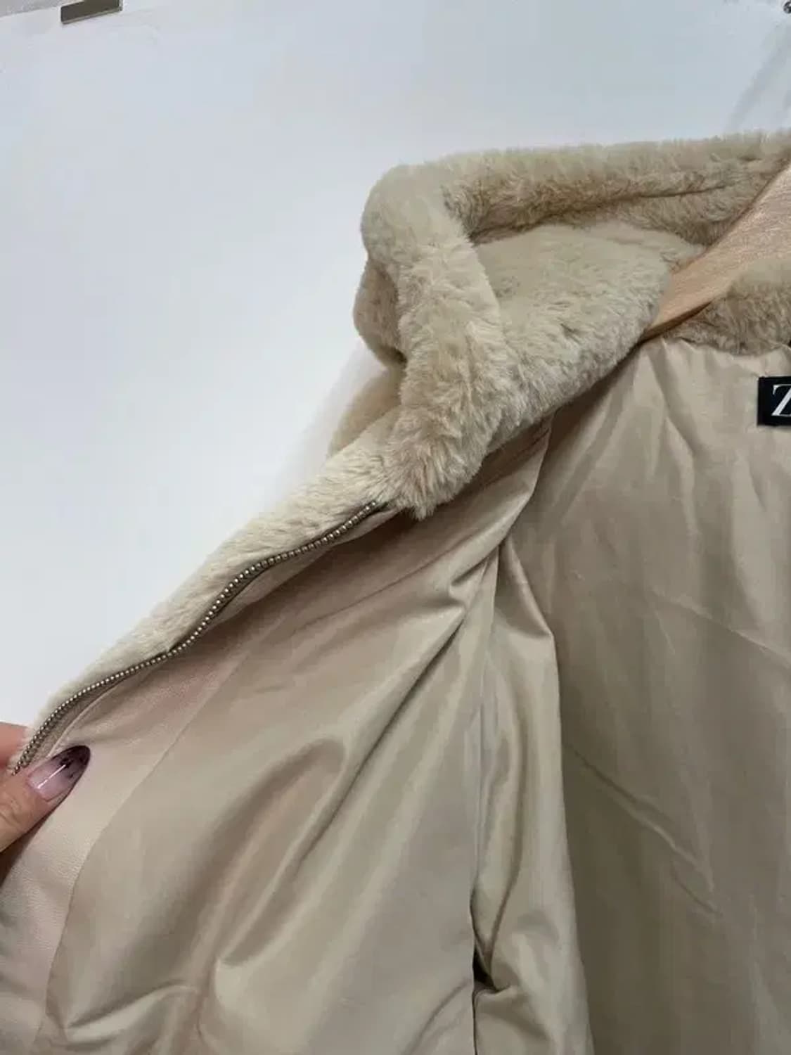 스몰 자라 크롭 베이지색 퍼 후드 집업 재킷 상품이미지6