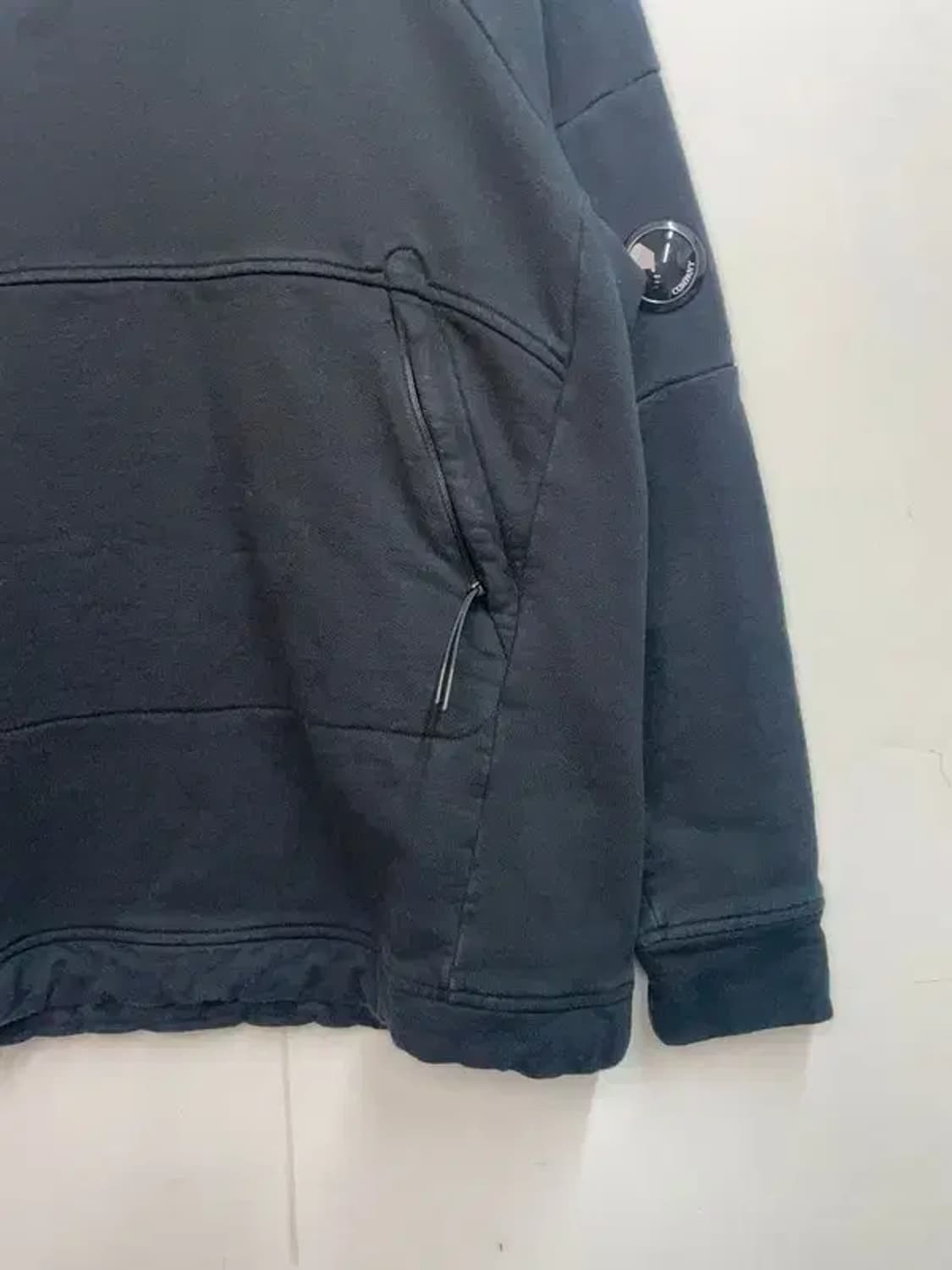 미디움 cp컴퍼니 렌즈와펜 오버핏 크루넥 맨투맨티셔츠 블랙 상품이미지5