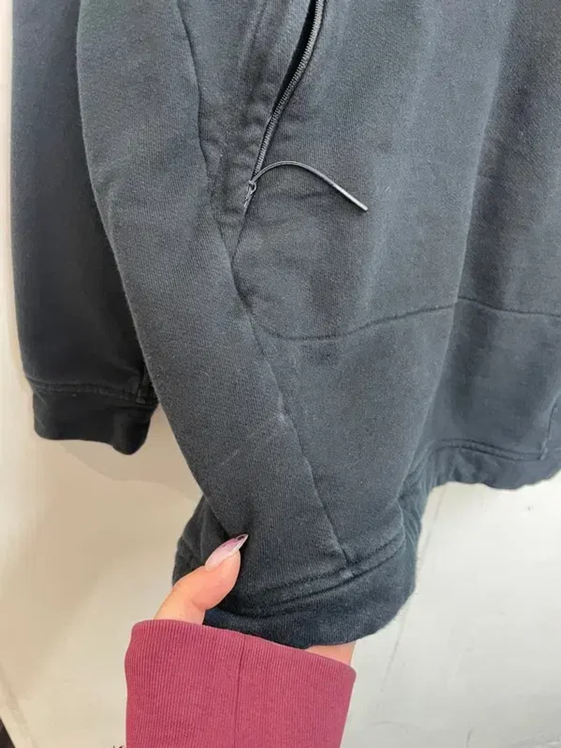 미디움 cp컴퍼니 렌즈와펜 오버핏 크루넥 맨투맨티셔츠 블랙 상품이미지7