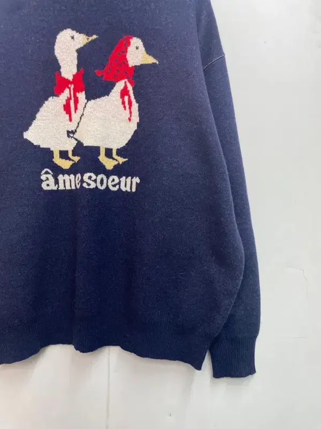 라지 곤니치와 봉주르 덕 오버핏 네이비 니트 상품이미지3