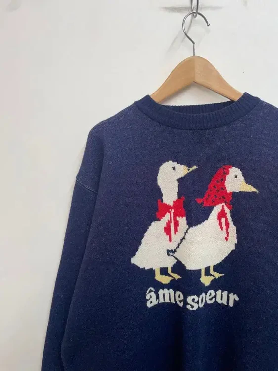 라지 곤니치와 봉주르 덕 오버핏 네이비 니트 상품이미지4