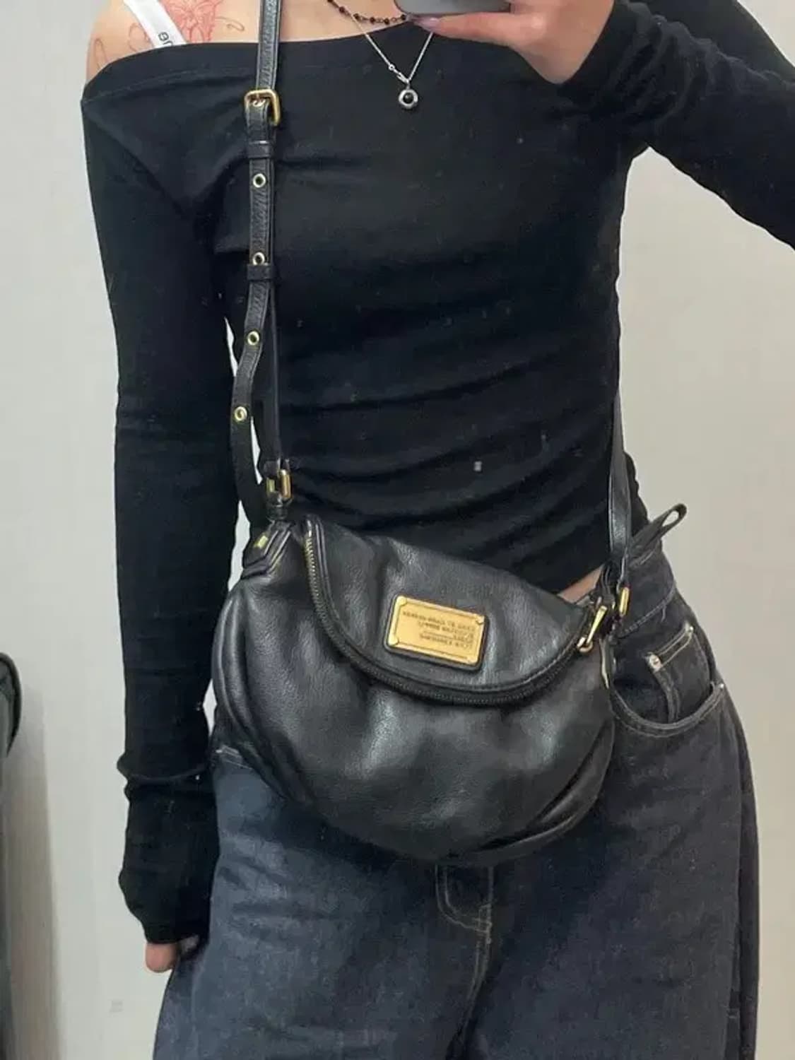 마크제이콥스 클래식 나타샤 블랙 페블 가죽 크로스바디 백 상품이미지1