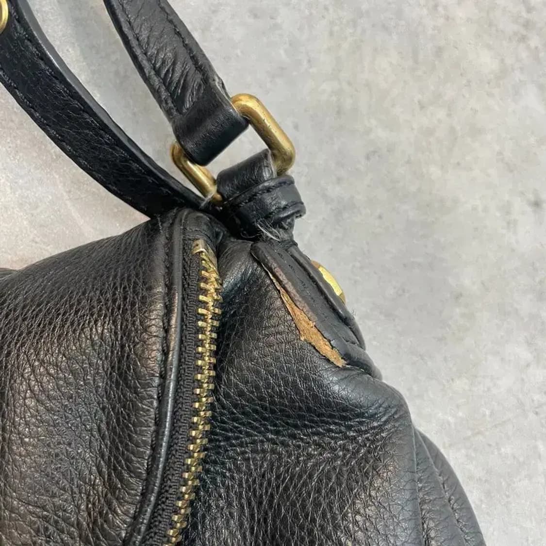 마크제이콥스 클래식 나타샤 블랙 페블 가죽 크로스바디 백 상품이미지5