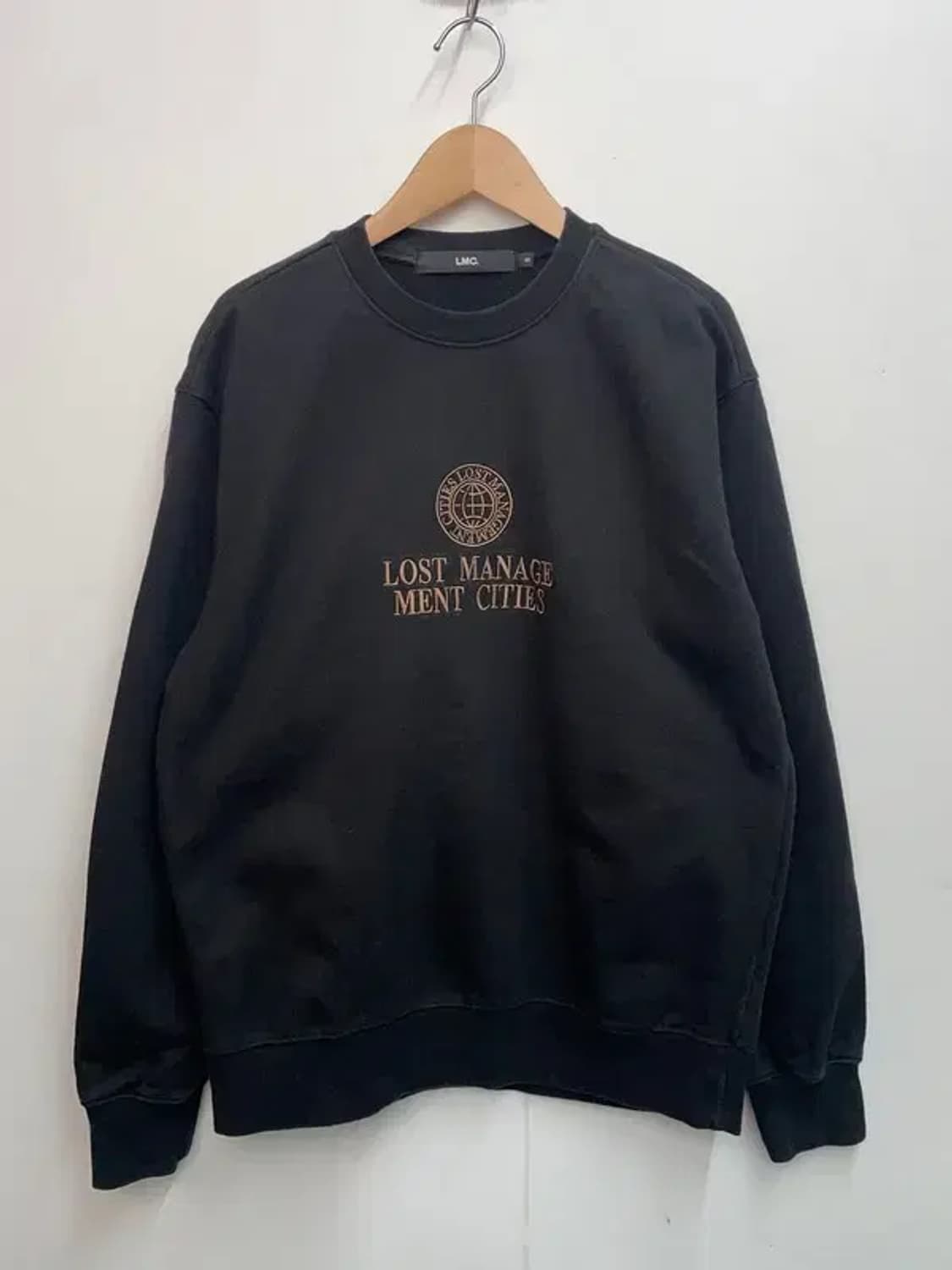 스몰 LMC 엘엠씨 클래식 휠 그레이 라운드 맨투맨 블랙 상품이미지2