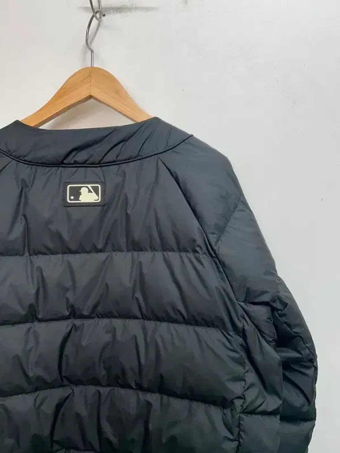 95 MLB 베이직 미디움로고 U넥 중경량 패딩 뉴욕양키스 블랙 상품이미지10