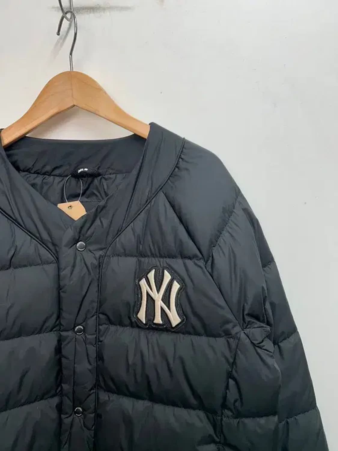 95 MLB 베이직 미디움로고 U넥 중경량 패딩 뉴욕양키스 블랙 상품이미지5