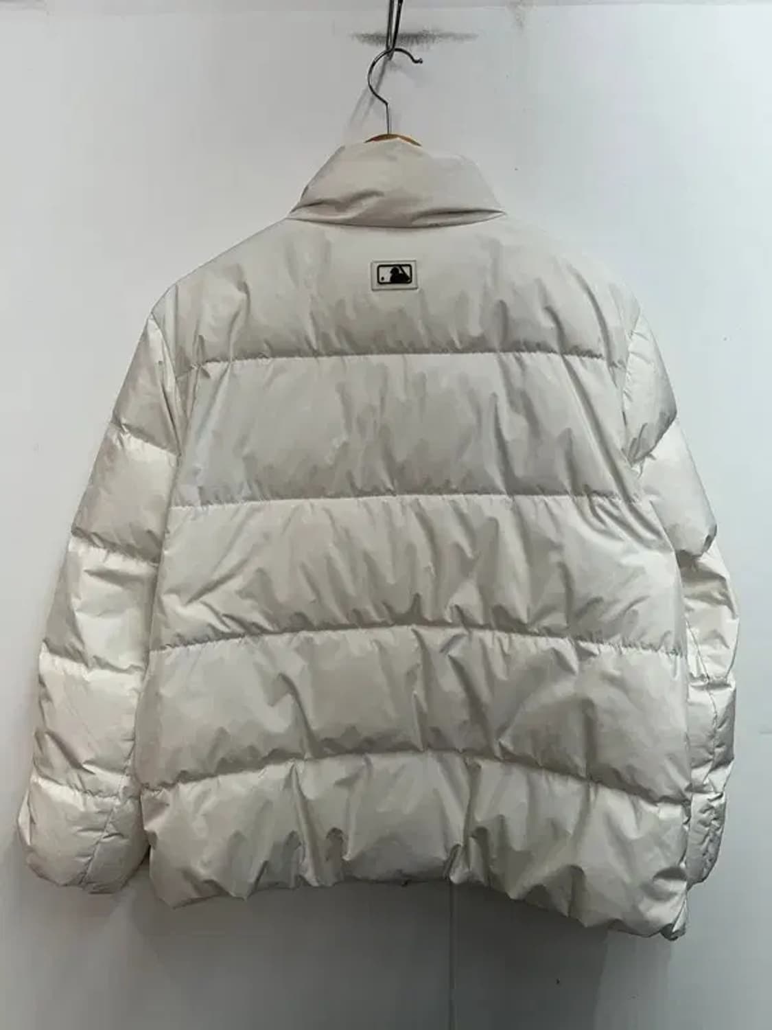 90 MLB 베이직 숏패딩 뉴욕 양키스 아이보리색 상품이미지3