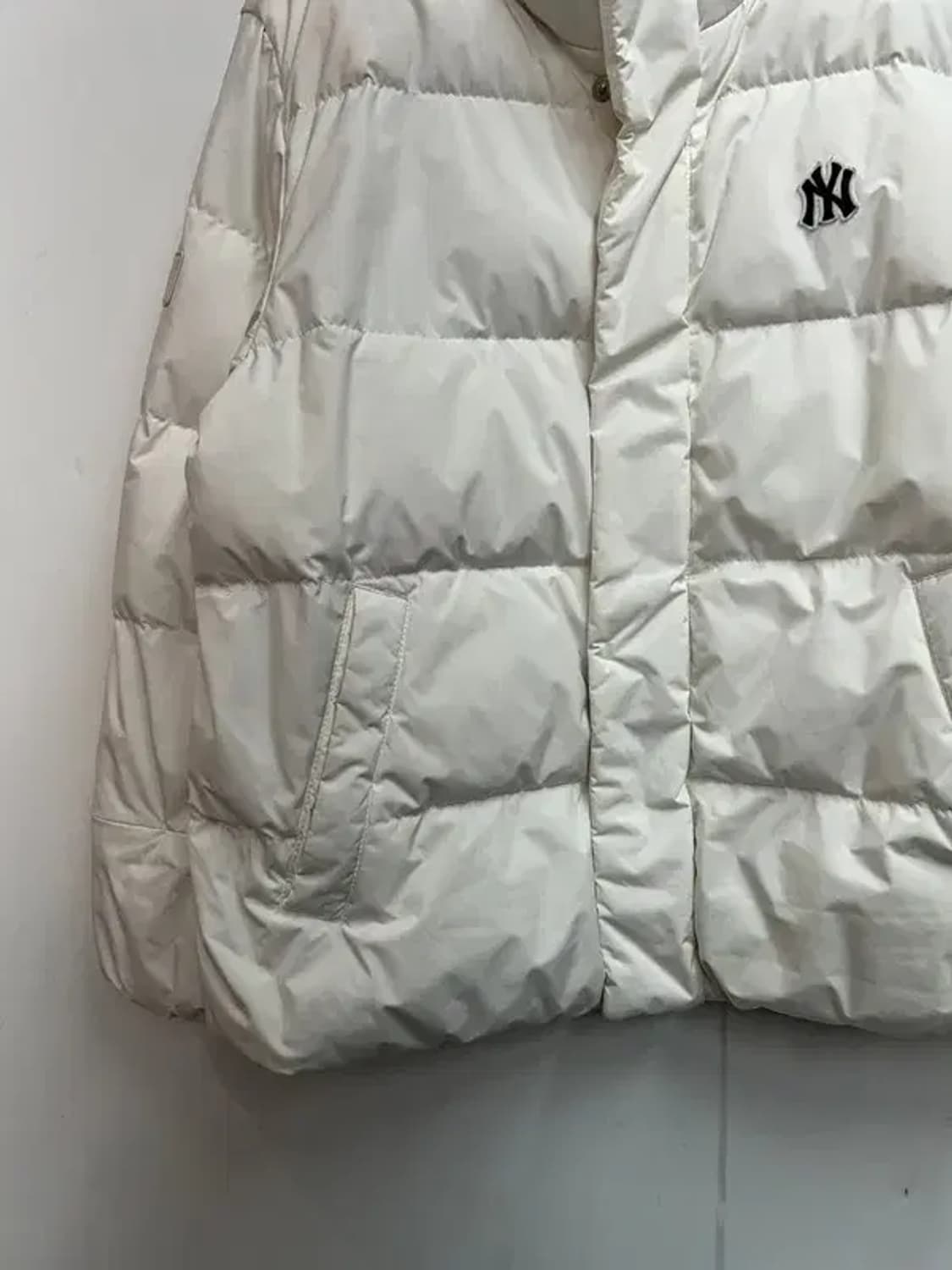 90 MLB 베이직 숏패딩 뉴욕 양키스 아이보리색 상품이미지4