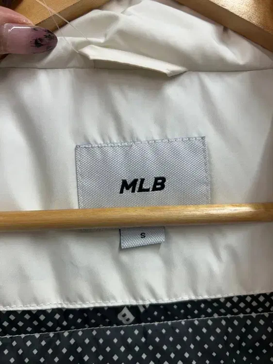 90 MLB 베이직 숏패딩 뉴욕 양키스 아이보리색 상품이미지7