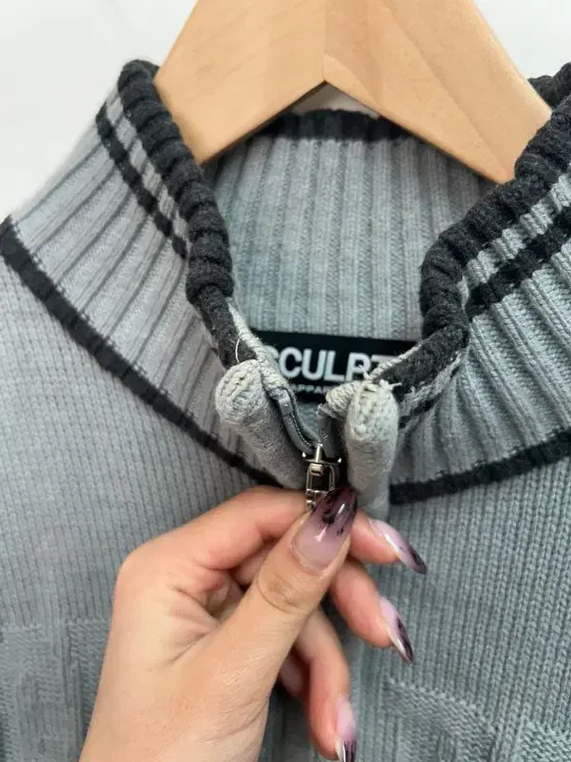 스컬프터 바시티 하프집업 오버핏 니트 상품이미지6