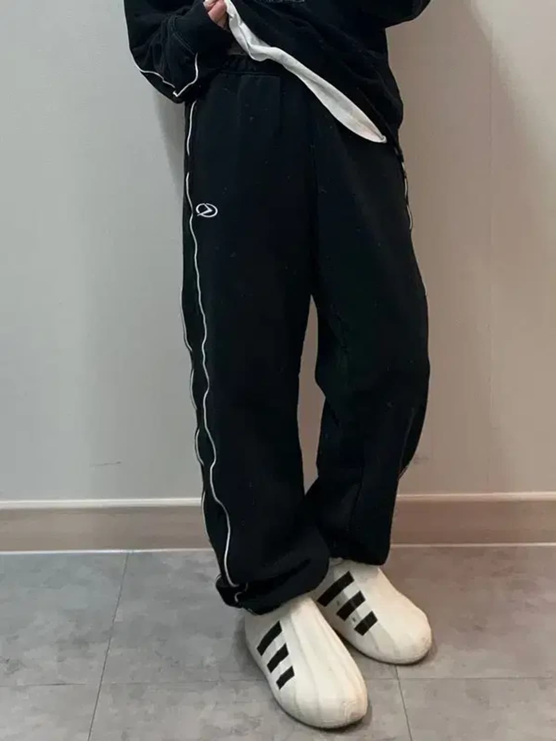 미디움 코드그라피 24H 트랙 트레이닝 조거 팬츠 블랙 상품이미지1