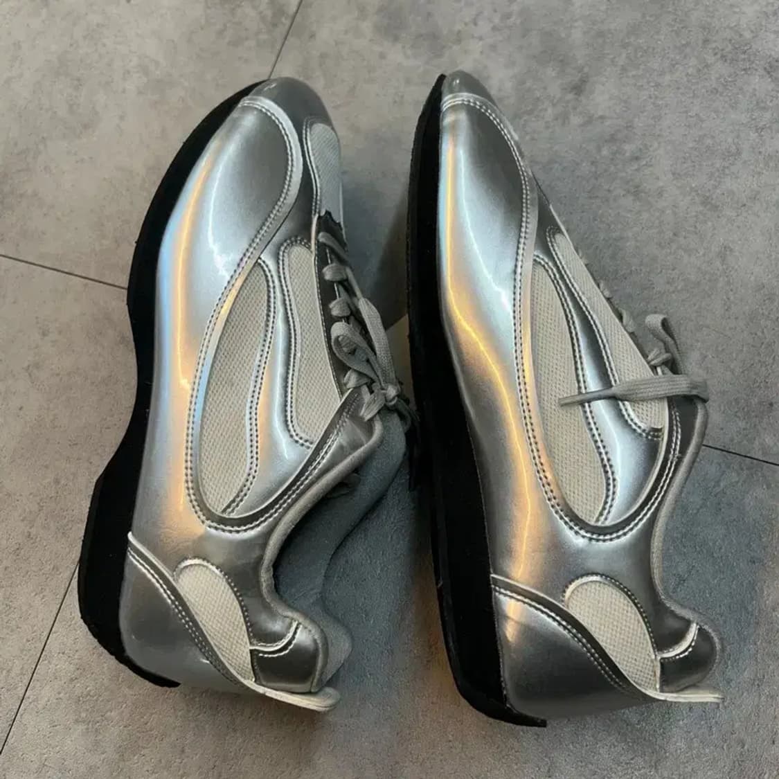 260 미사용 코어오브알케미 러너 챌린져 스트릿 슈즈 실버 상품이미지4