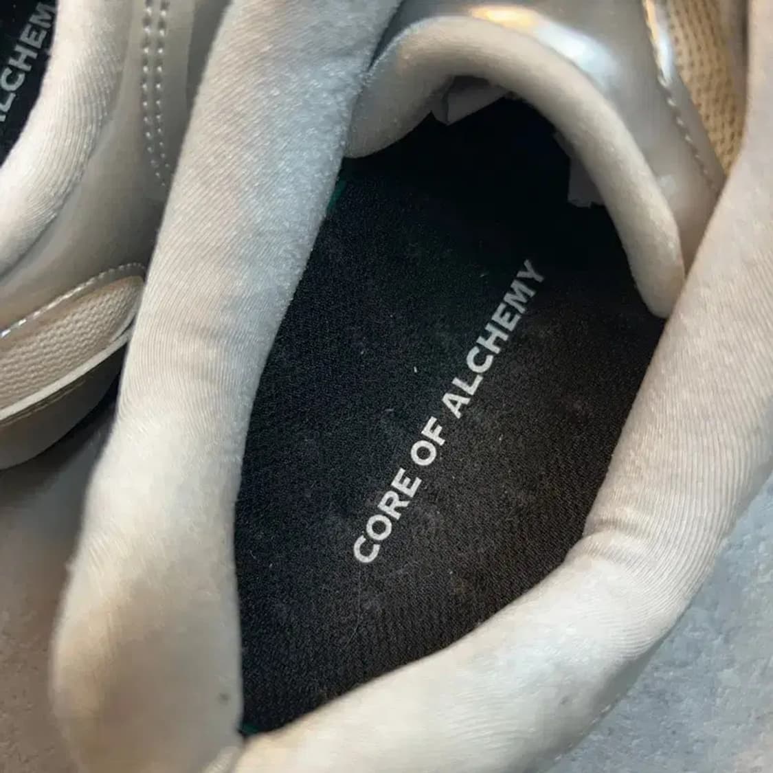 260 미사용 코어오브알케미 러너 챌린져 스트릿 슈즈 실버 상품이미지5