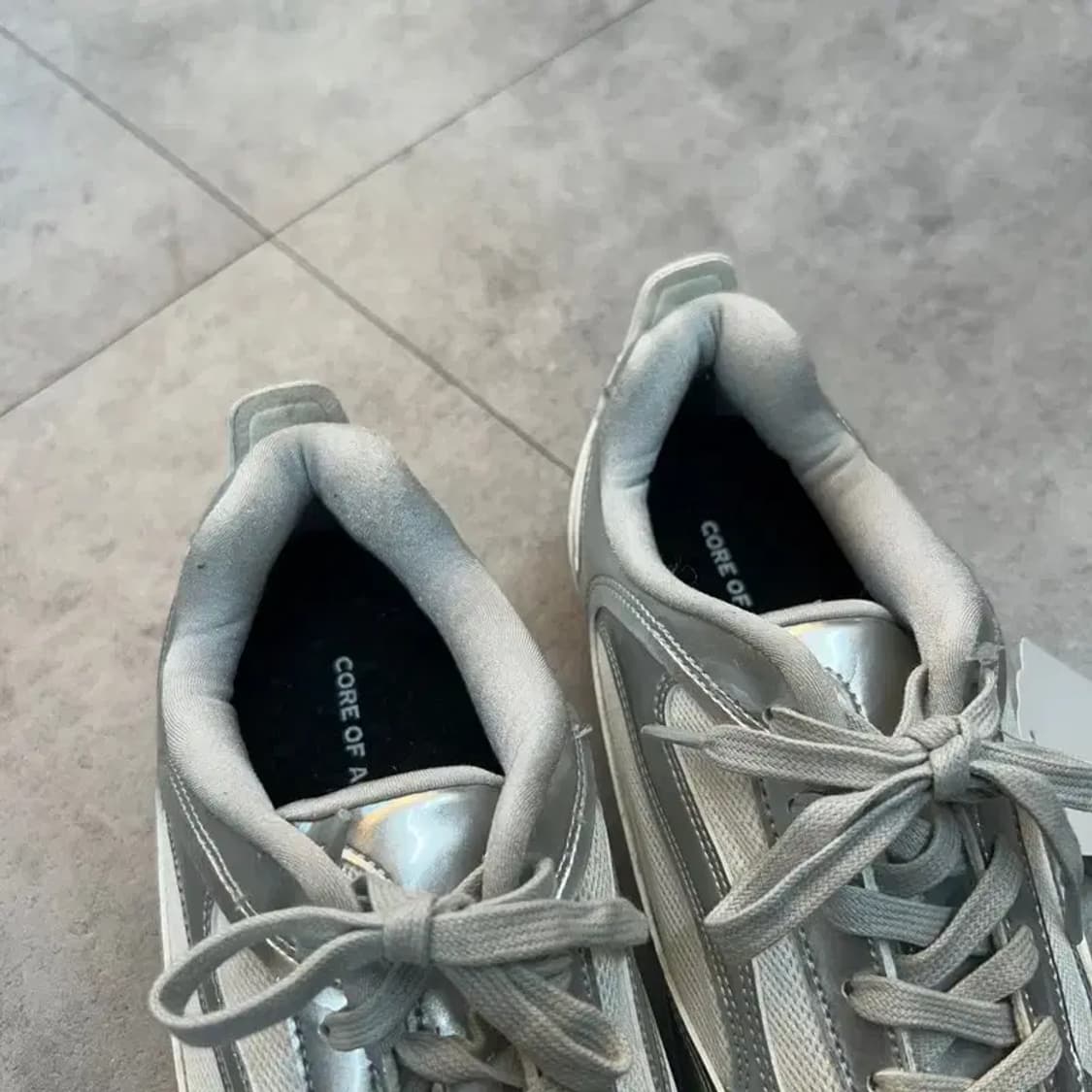 260 미사용 코어오브알케미 러너 챌린져 스트릿 슈즈 실버 상품이미지6