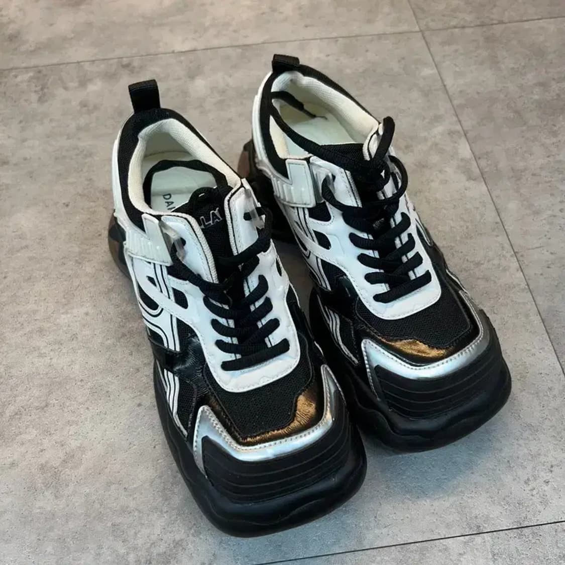 새상품 230 여성용 스포츠 스니커즈 다프네 랩 슈가 드롭 블랙 상품이미지2