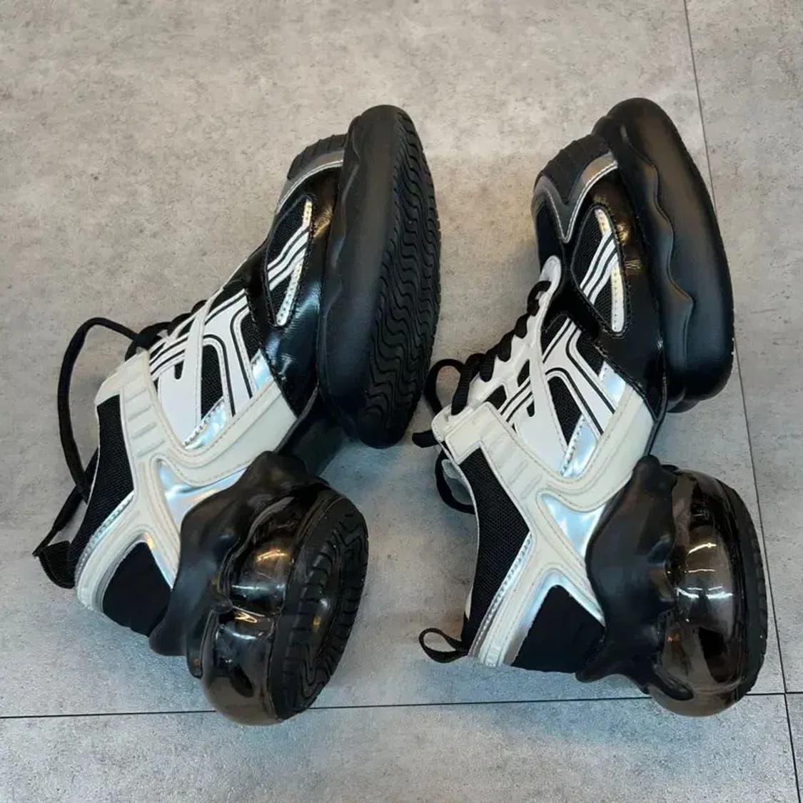 새상품 230 여성용 스포츠 스니커즈 다프네 랩 슈가 드롭 블랙 상품이미지4