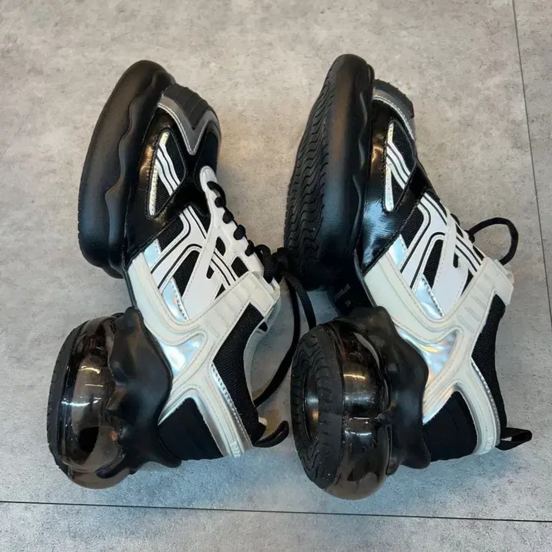 새상품 230 여성용 스포츠 스니커즈 다프네 랩 슈가 드롭 블랙 상품이미지5