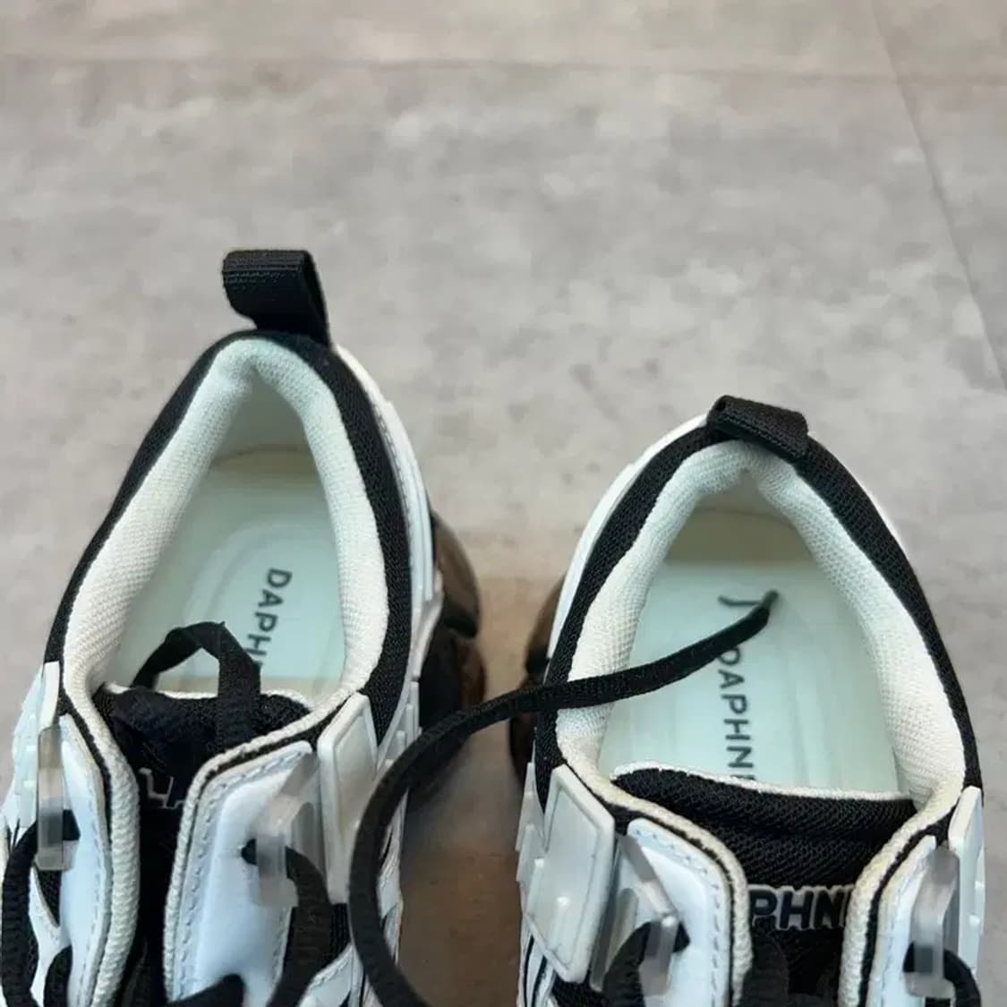 새상품 230 여성용 스포츠 스니커즈 다프네 랩 슈가 드롭 블랙 상품이미지9