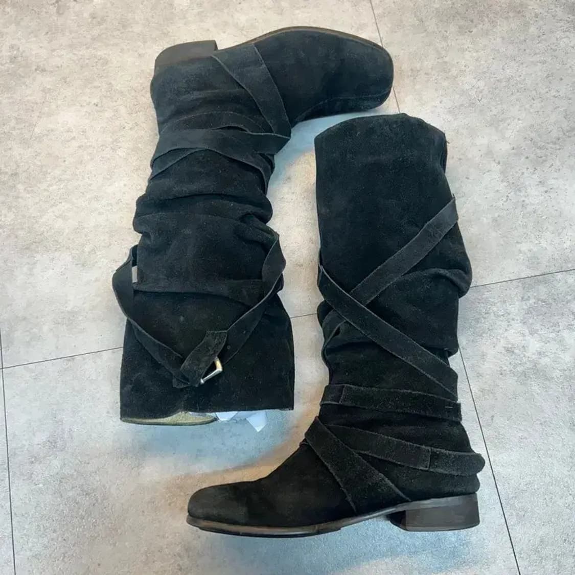 235 Carnaby 빈티지 버클 스트랩 스웨이드 부츠 블랙 상품이미지5