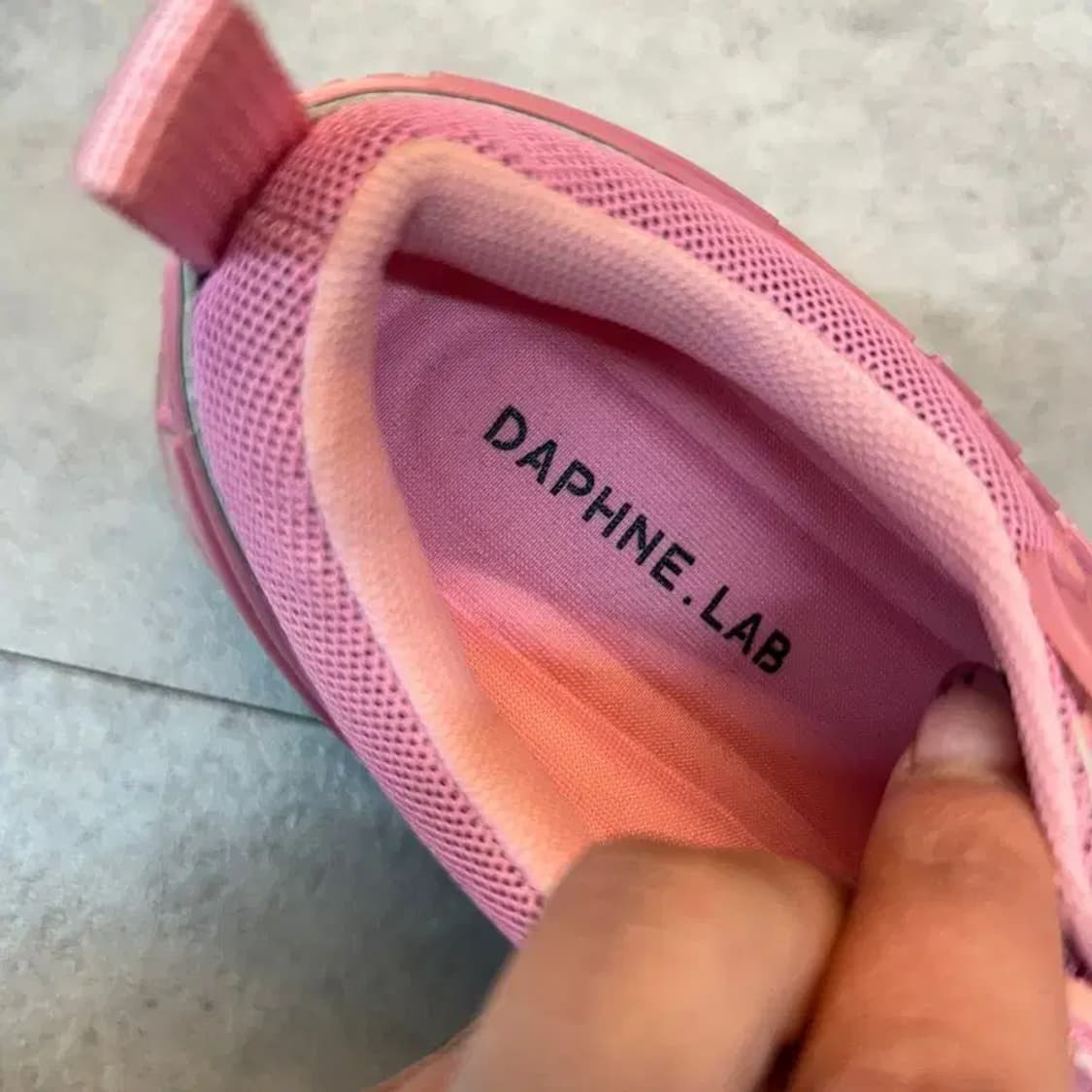 새상품 225 여성용 스포츠 스니커즈 다프네 랩 슈가 드롭 핑크 상품이미지8