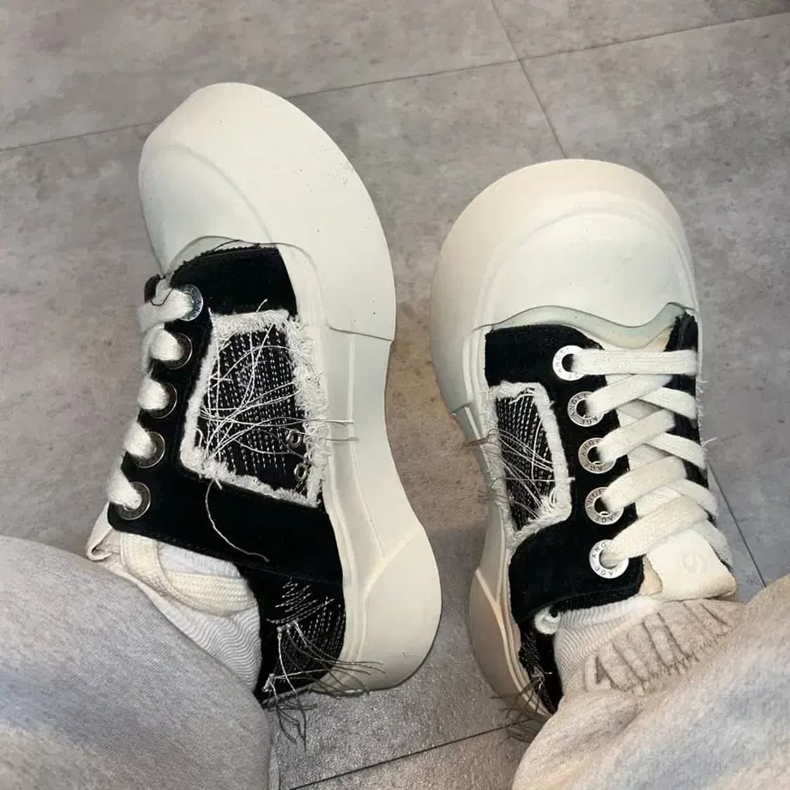 새상품 240 AGE ANGEL 캔버스 스니커즈 블랙 상품이미지1