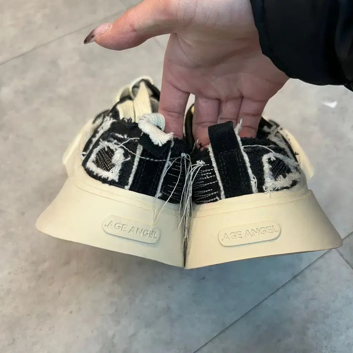 새상품 240 AGE ANGEL 캔버스 스니커즈 블랙 상품이미지10