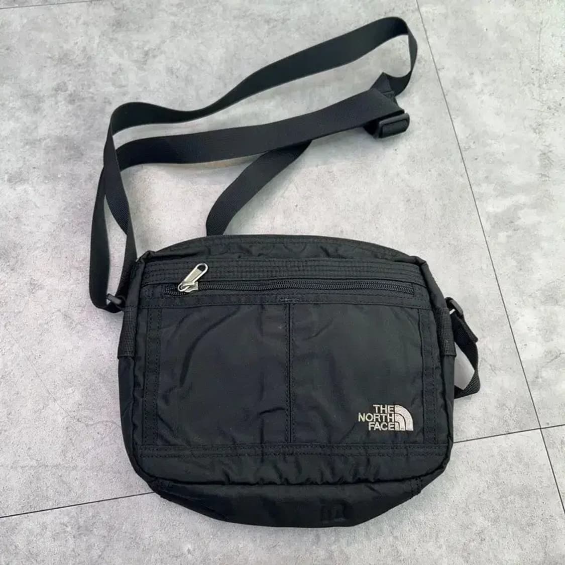 노스페이스 2.7L 트래블 크로스 백 블랙 상품이미지2