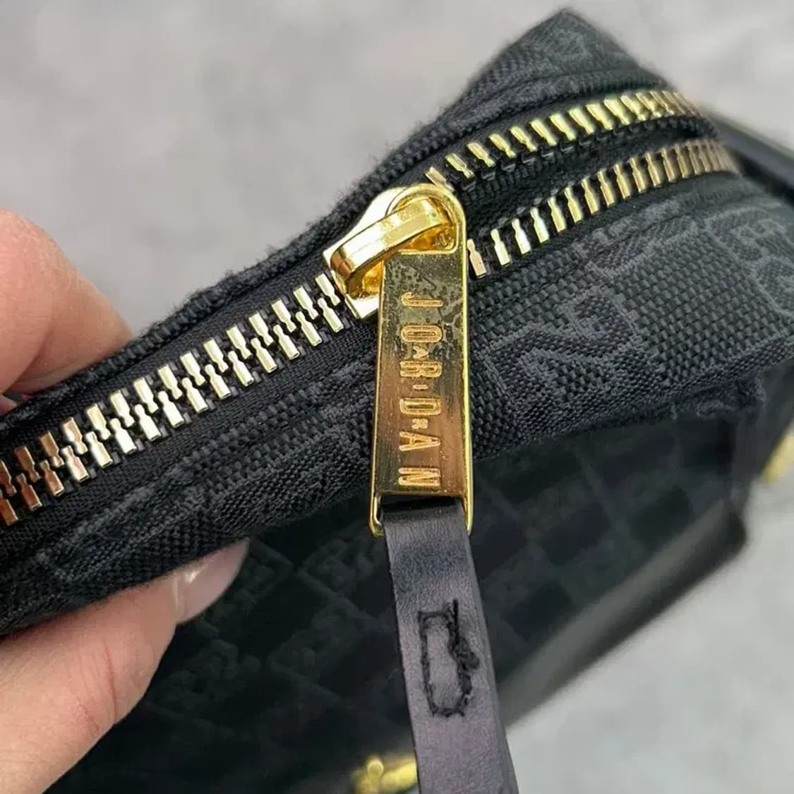 OS 조던 모노그램 미니 메신저백 블랙 상품이미지3