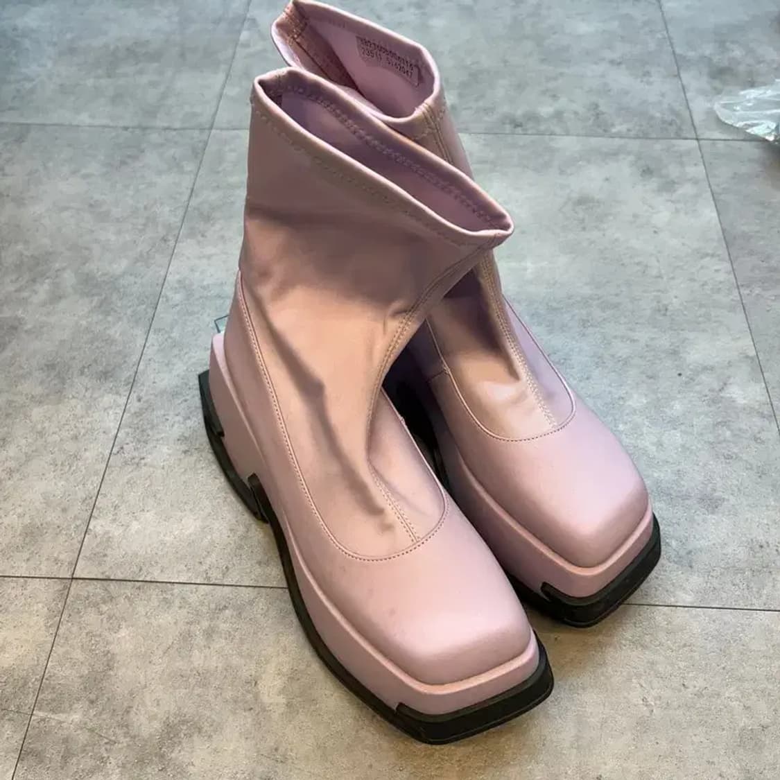 235 새상품 다프네랩 슈가 큐브 첼시부츠 핑크 상품이미지1