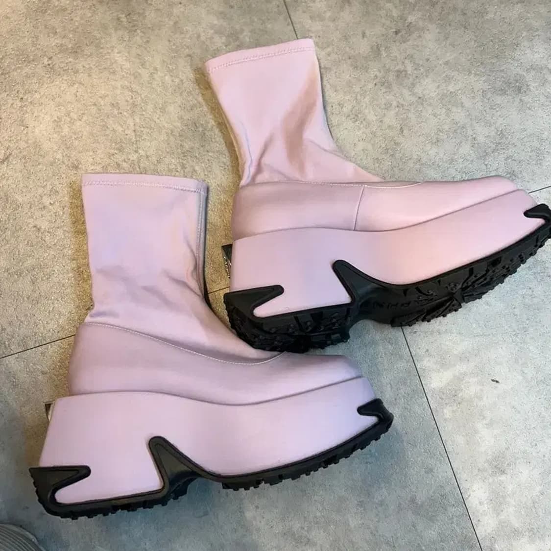 235 새상품 다프네랩 슈가 큐브 첼시부츠 핑크 상품이미지3