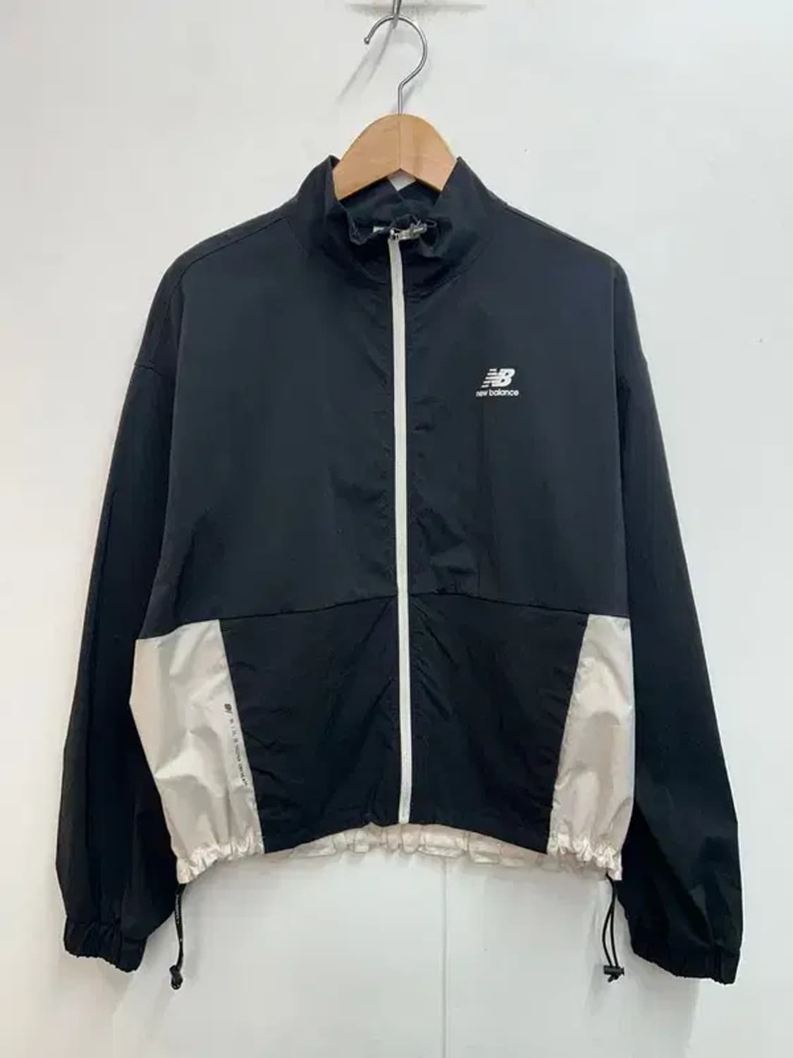 85 스몰 뉴발란스 스트레치 액티브 바람막이 블랙 상품이미지2