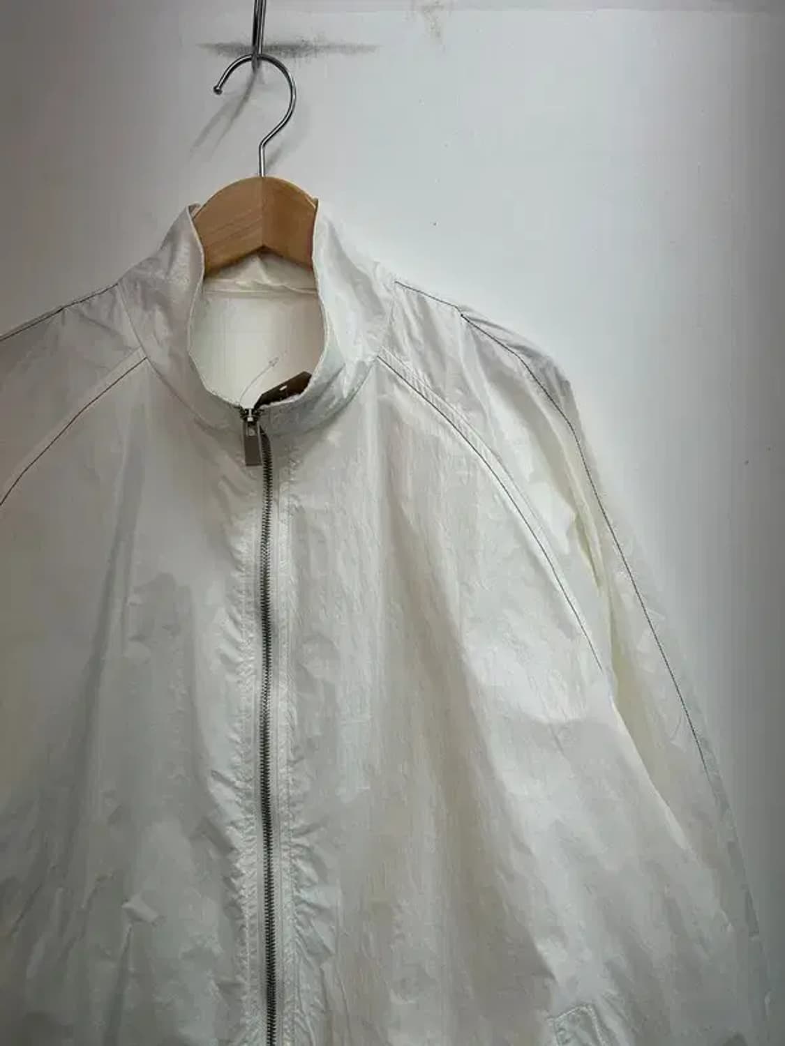 라지 마뗑킴 로고 코팅 점퍼 아이보리 상품이미지4