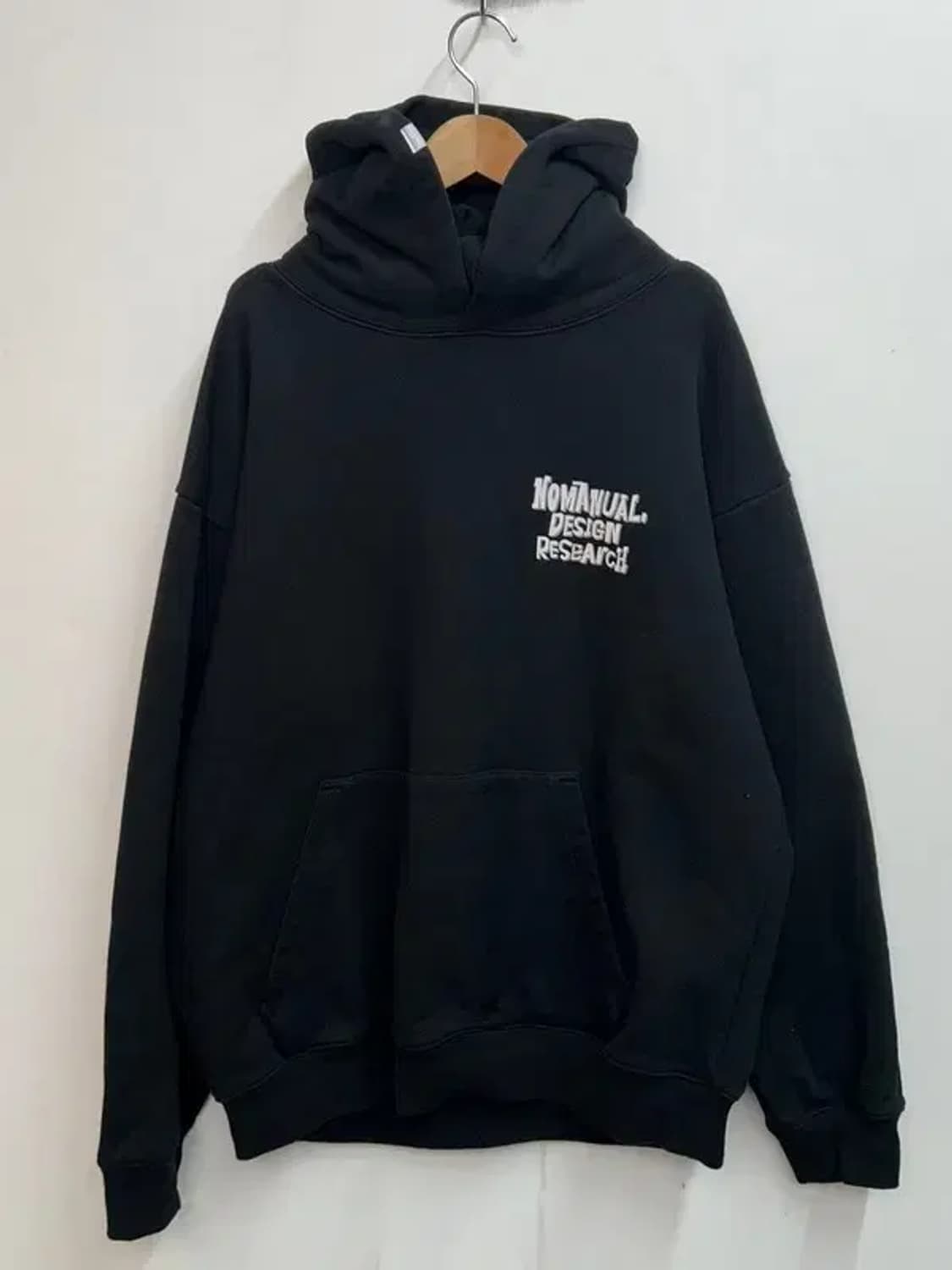 라지 노메뉴얼 블랙 컬러 스펠아웃 빅로고 후드 티셔츠 상품이미지2