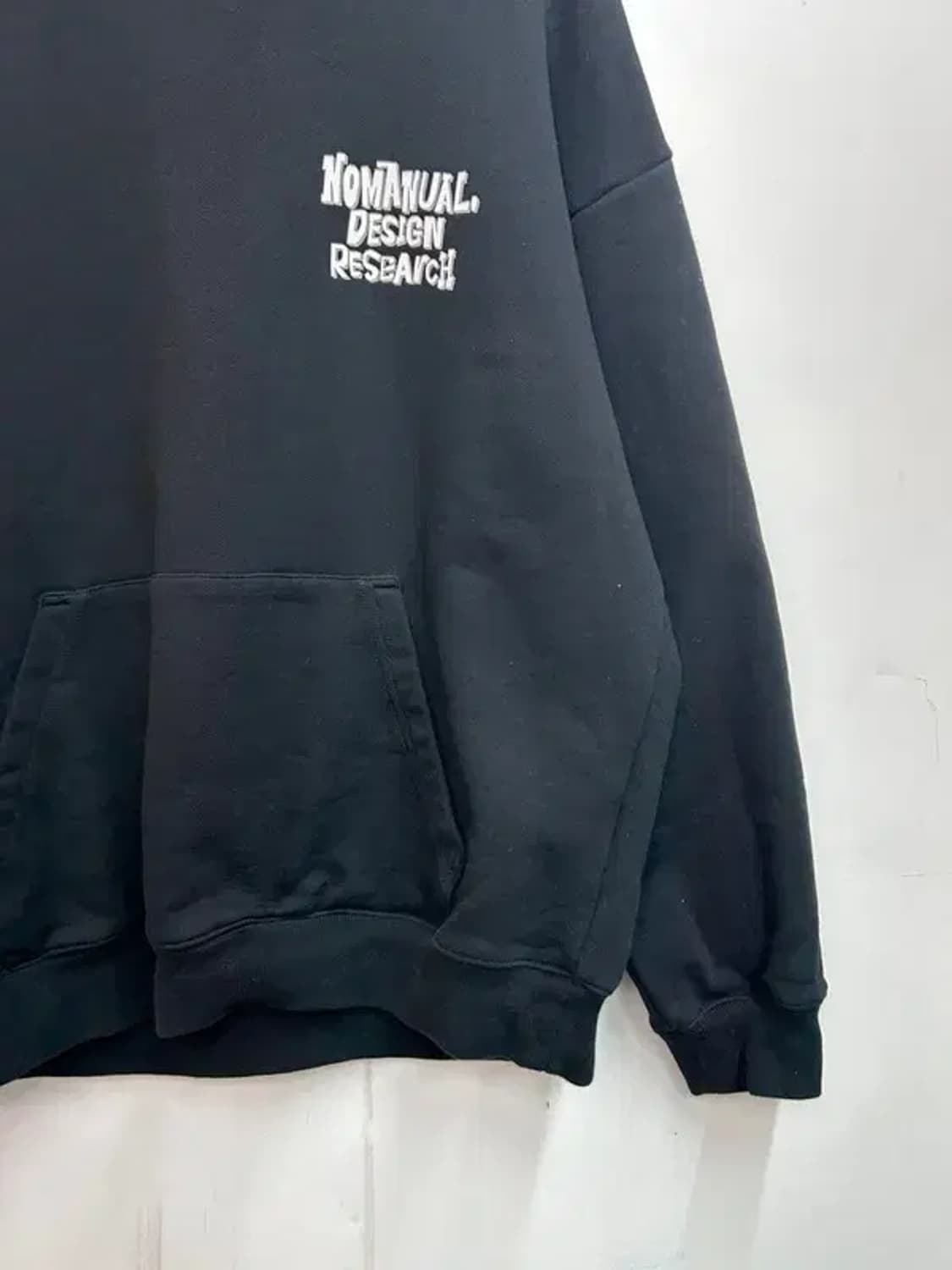 라지 노메뉴얼 블랙 컬러 스펠아웃 빅로고 후드 티셔츠 상품이미지3