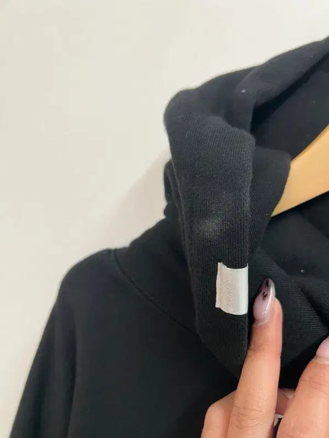 라지 노메뉴얼 블랙 컬러 스펠아웃 빅로고 후드 티셔츠 상품이미지5