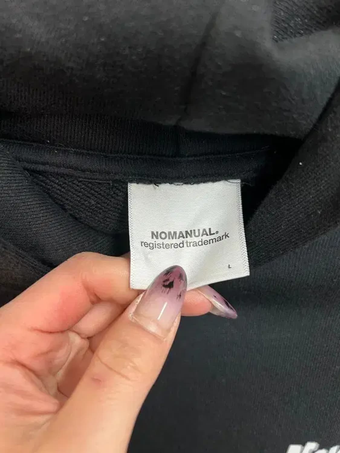 라지 노메뉴얼 블랙 컬러 스펠아웃 빅로고 후드 티셔츠 상품이미지6