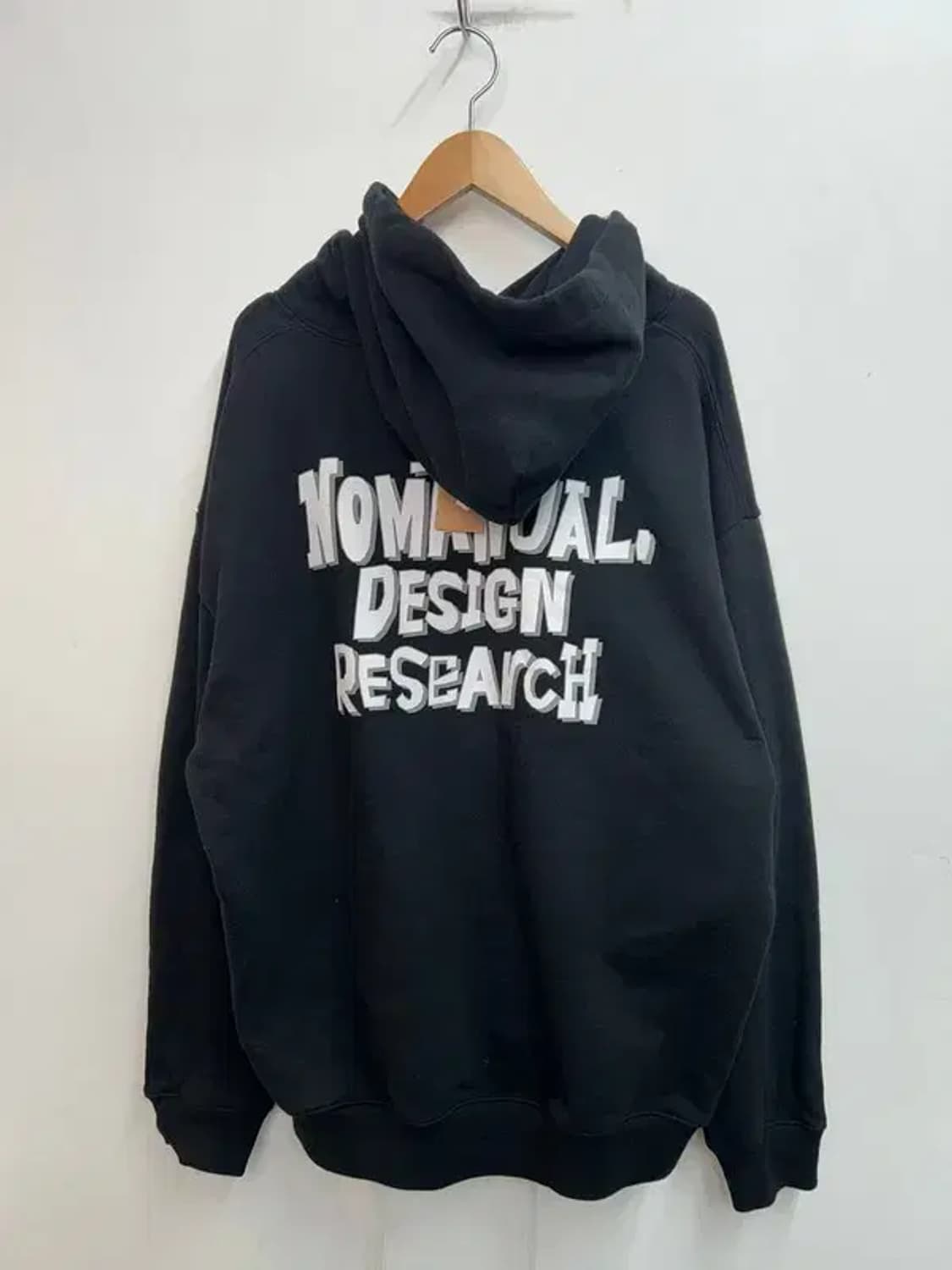 라지 노메뉴얼 블랙 컬러 스펠아웃 빅로고 후드 티셔츠 상품이미지8