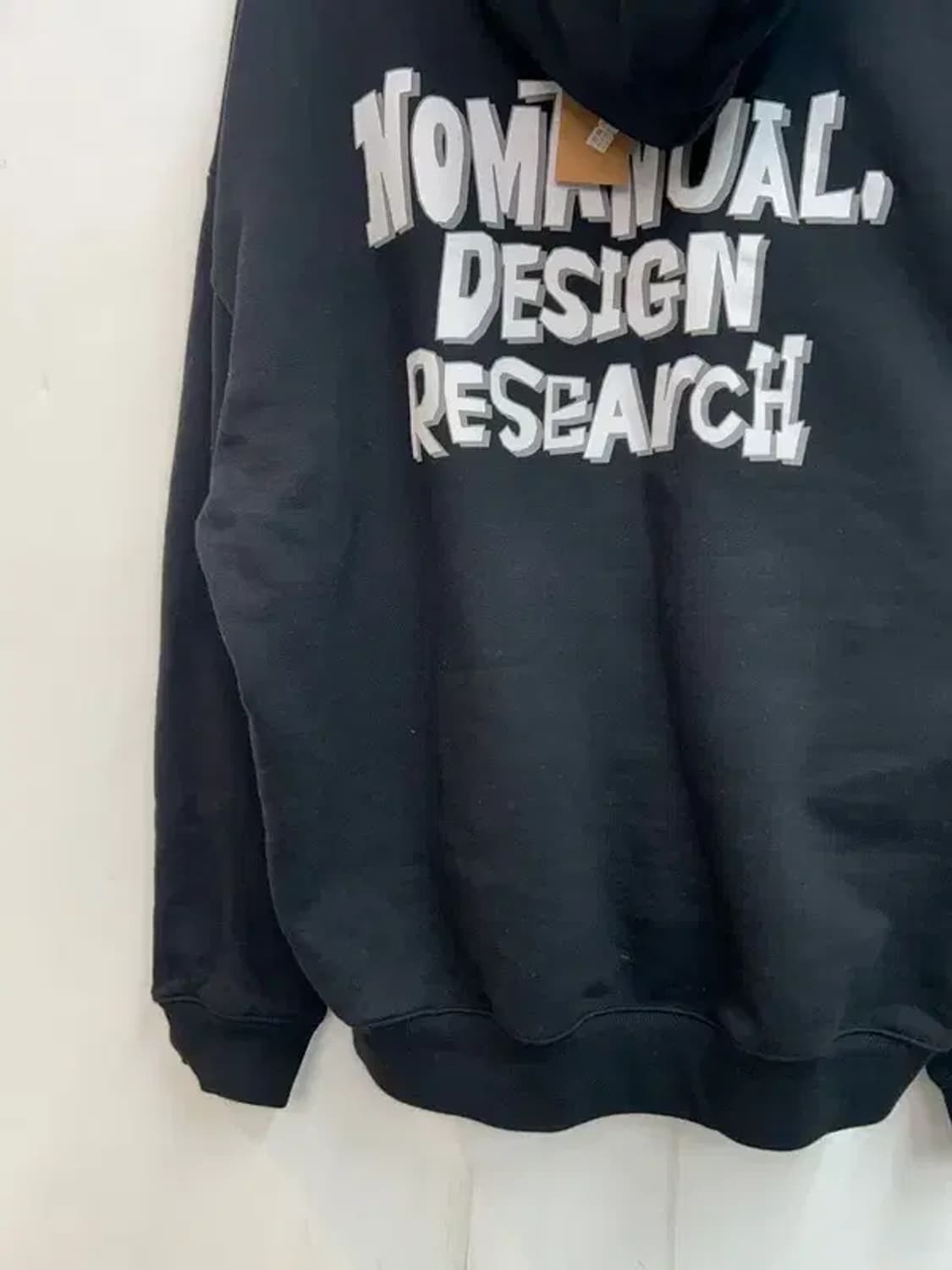 라지 노메뉴얼 블랙 컬러 스펠아웃 빅로고 후드 티셔츠 상품이미지9