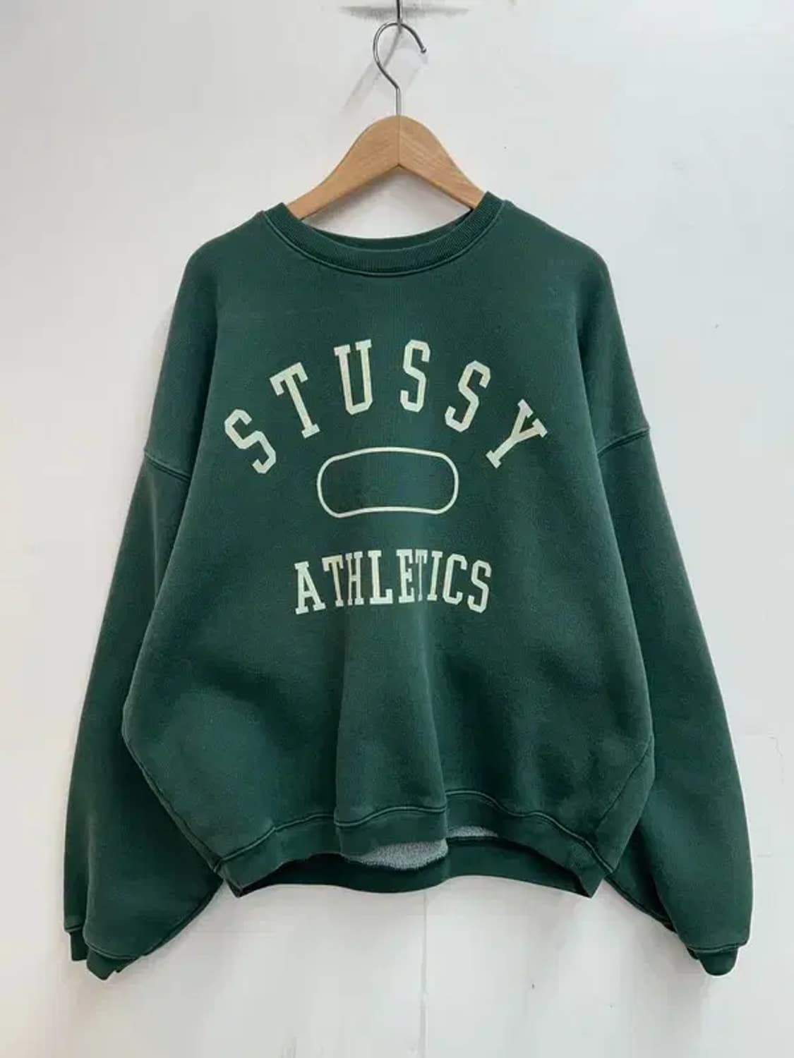 미디움 스투시 애슬레틱스 크루넥 맨투맨 Pine 색상 상품이미지2